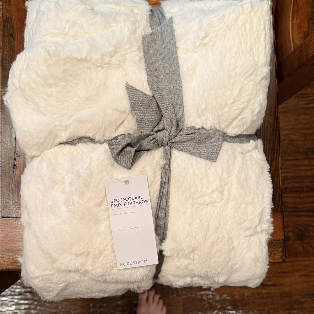 Nordstrom Geo Jacquard Faux Fur Throw in White
